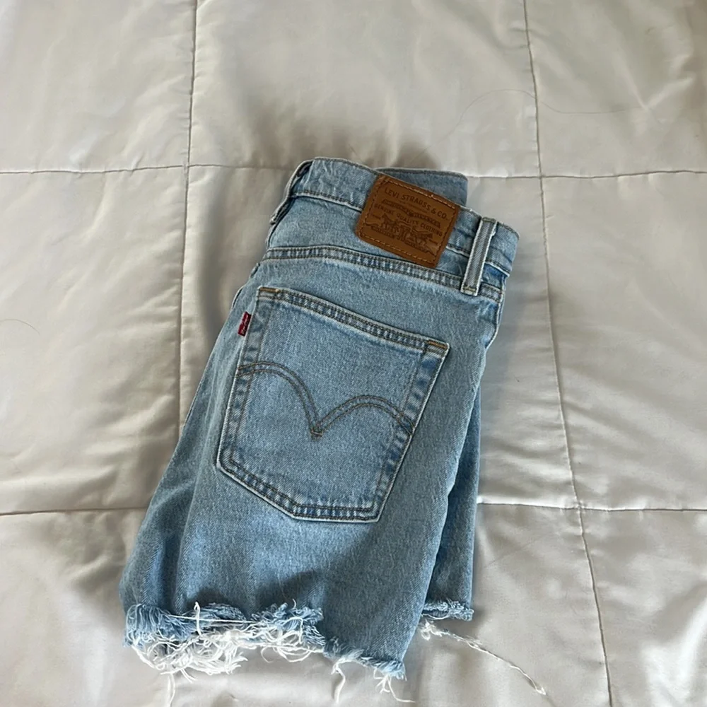 levi’s jean shorts - Picture 4 of 5